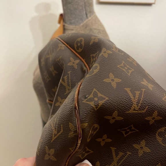 Louis Vuitton Monogram Galleria Pm - Picture 6 of 16